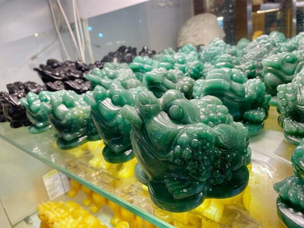 Linh vật trấn trạch thiềm thừ ngụ ý tiền tài như nước, ngăn cản hung khí vào nhà